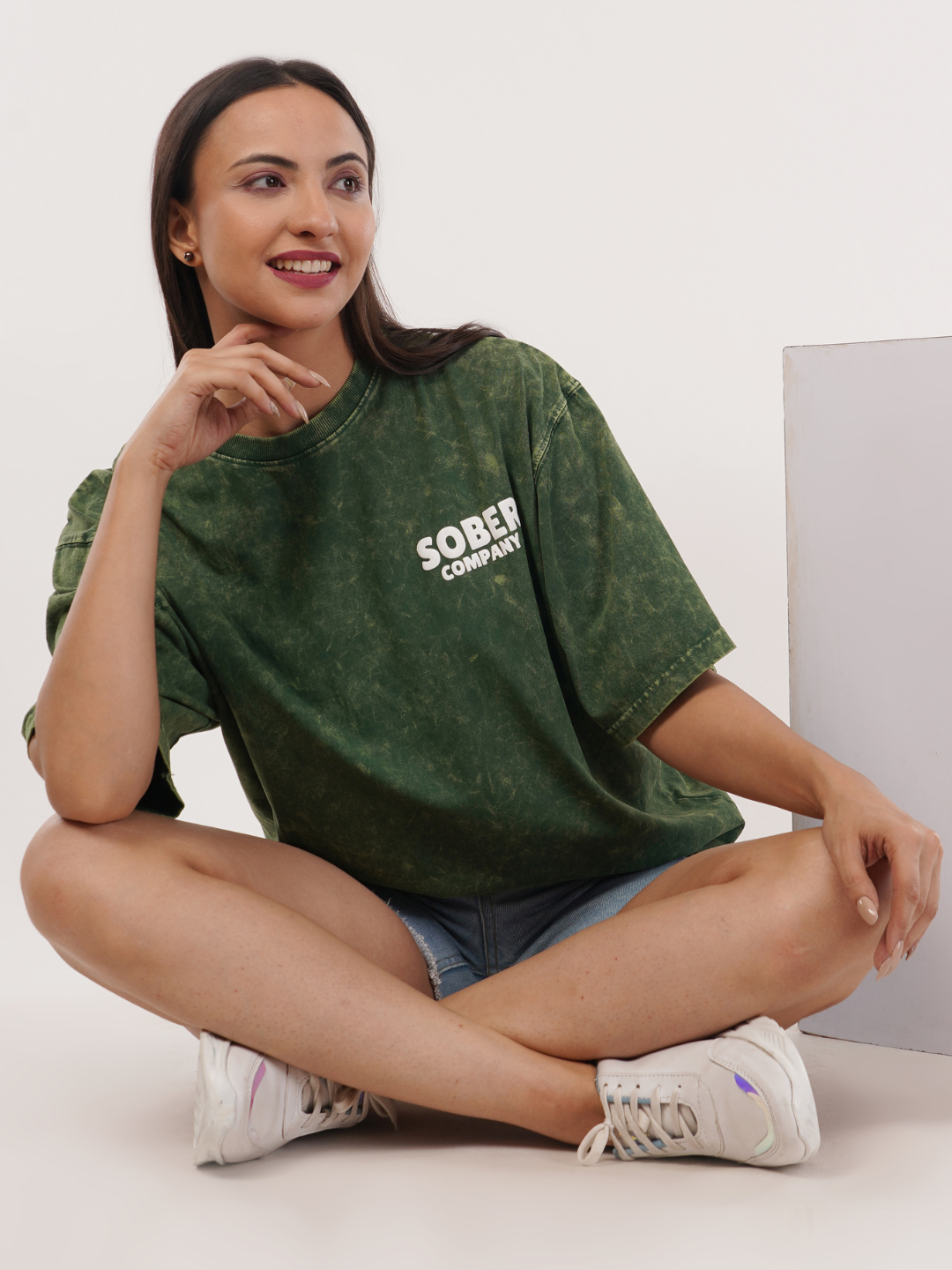 BOTTLE GREEN ACID WASH OVERSIZED T-SHIRT